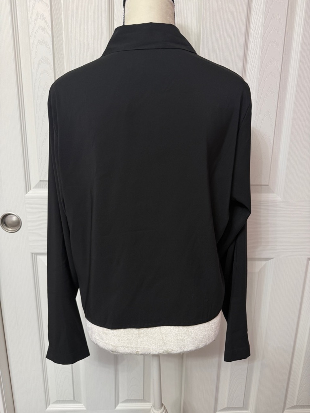 NWT Express Portofino Conscious Edit Black Button Down Tie Top Sz. L #2369 - Picture 3 of 8